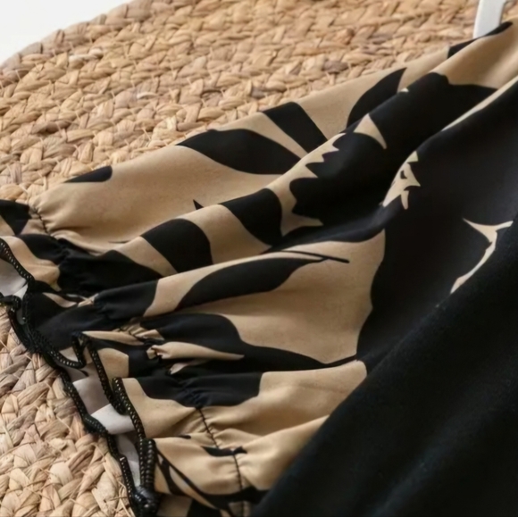 Black & Beige Top - Picture 4 of 7